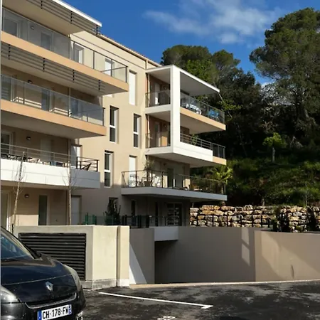 Spacious With Lovely Terrace Apartment Saint-Raphaël
