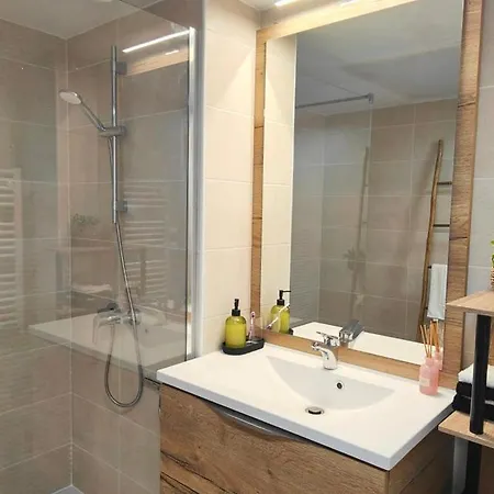 Spacious With Lovely Terrace דירה
