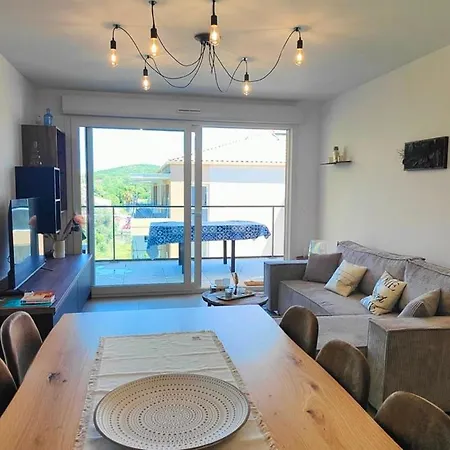דירה Spacious With Lovely Terrace