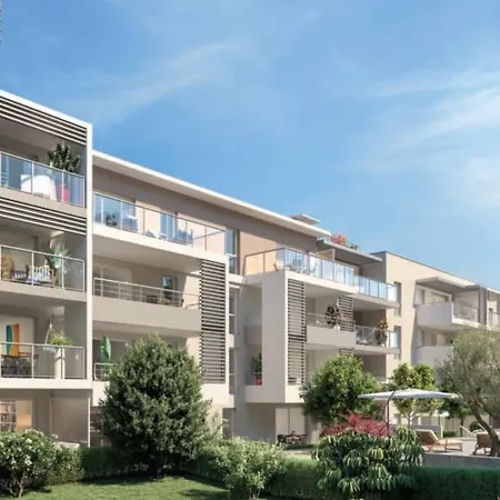 Spacious With Lovely Terrace * Saint-Raphael (Var)
