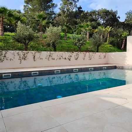 Spacious With Lovely Terrace דירה