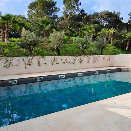 Apartment Spacious With Lovely Terrace Saint-Raphael (Var)
