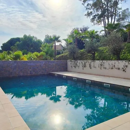 Spacious With Lovely Terrace * Saint-Raphaël